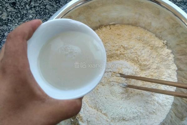 玉米面馒头的做法图解3