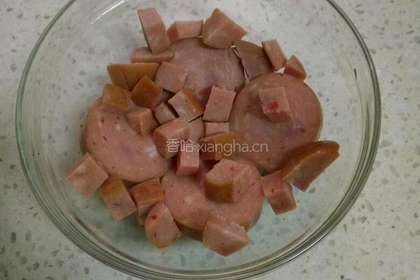 香肠奶酪烘蛋的做法图解1
