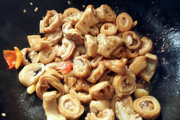 红烧猪肠的做法图解7