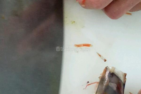 大虾的处理的做法图解5