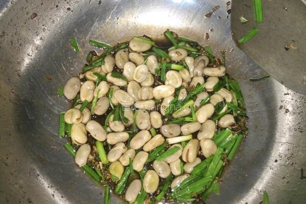 韭菜胡豆（蚕豆）的做法图解4