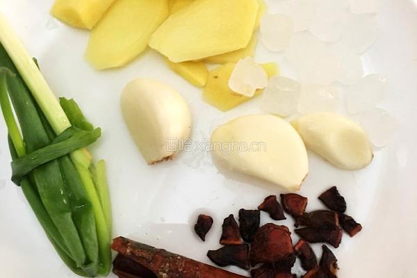 电饭煲猪蹄的做法图解2