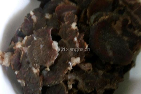 麻辣焦香牛肉串的做法图解2