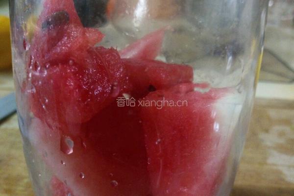 柠檬菊花冰格西瓜饮品的做法图解3