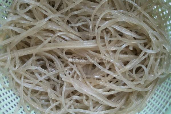 卷心菜炒粉丝的做法图解4