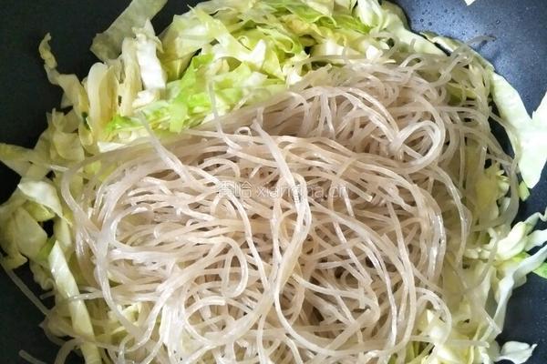 卷心菜炒粉丝的做法图解9