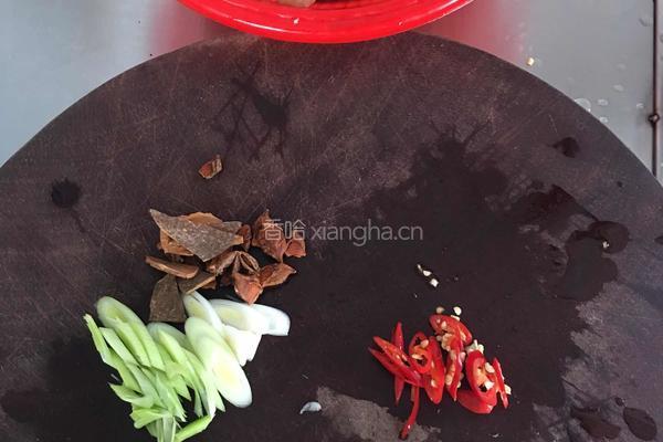 红烧鸡肉的做法图解1