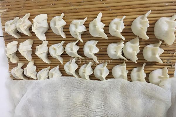 酸菜猪肉饺子的做法图解7