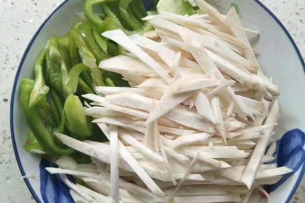青椒杏鲍菇炒蛋定姐鸡蛋干的做法图解2