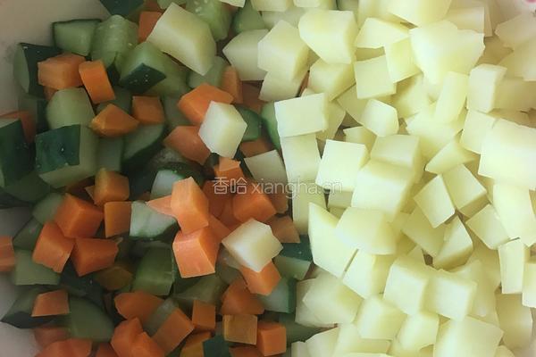 鸡丁大杂烩的做法图解4