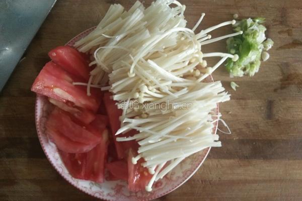 番茄金针菇的做法图解1