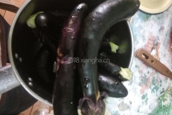 茄子土豆豆角炖肉的做法图解2