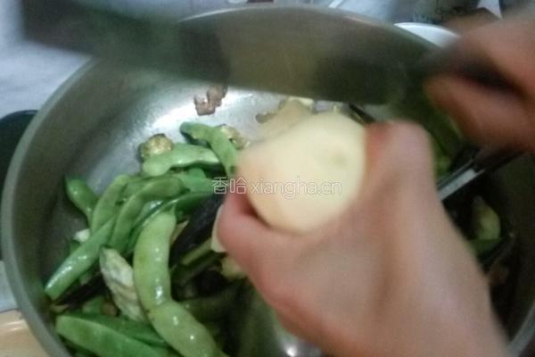 茄子土豆豆角炖肉的做法图解11