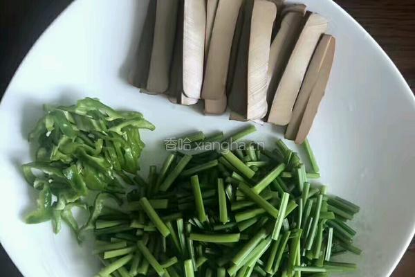韭苔炒蛋定姐鸡蛋干的做法图解2