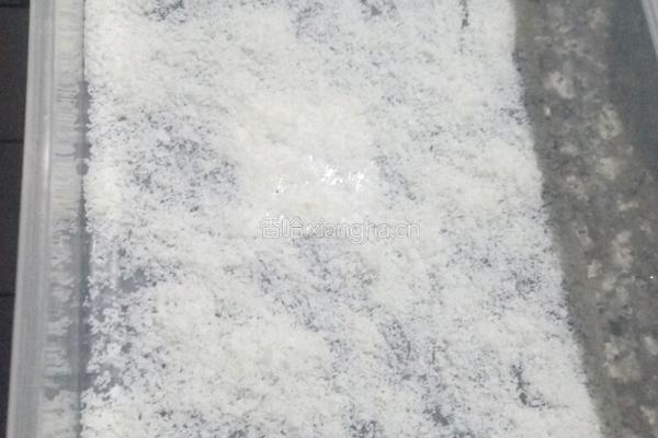 椰蓉牛奶椰汁糕的做法图解3