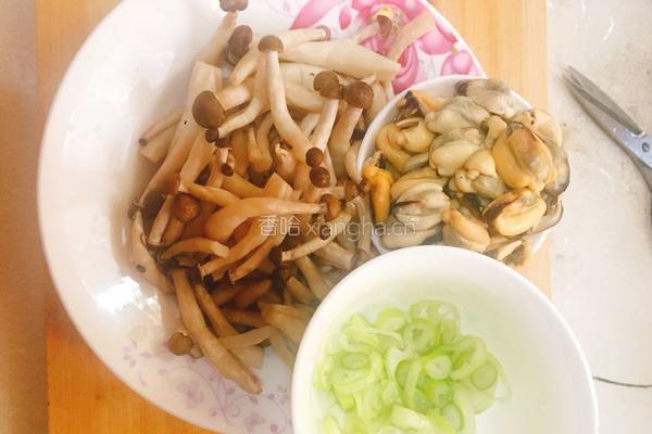 淡菜肉炒蘑菇的做法图解1