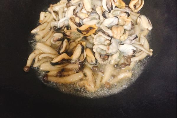 淡菜肉炒蘑菇的做法图解4