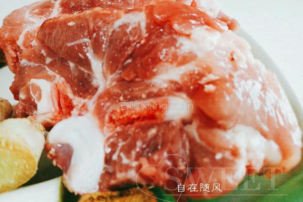 滑菇山药猪骨汤的做法图解3