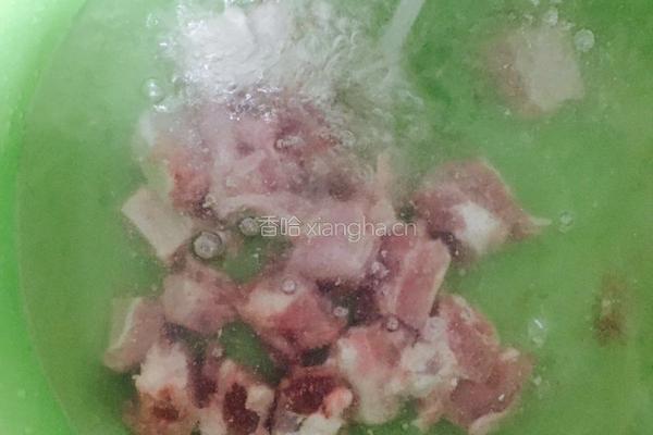 糖醋排骨的做法图解1