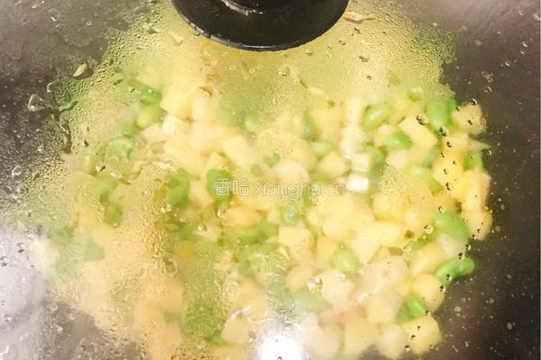 土豆丁炒毛豆子的做法图解4