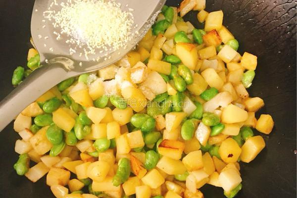 土豆丁炒毛豆子的做法图解6