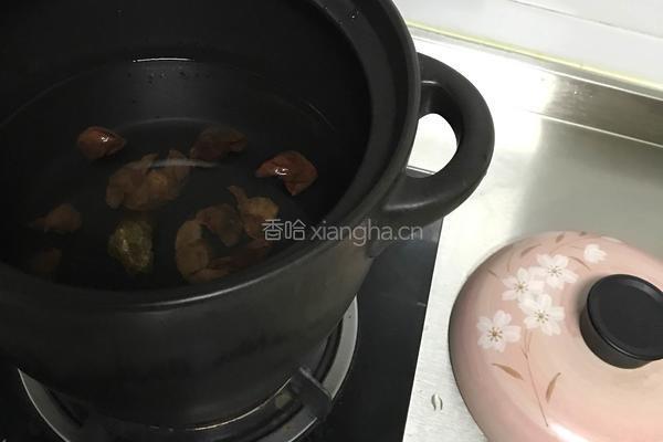 冰镇酸梅汤的做法图解2