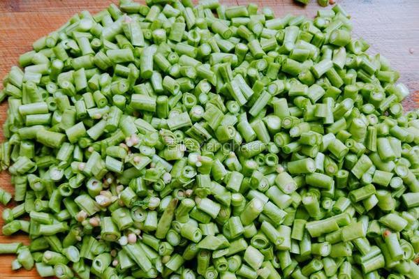 豇豆榄菜面的做法图解3