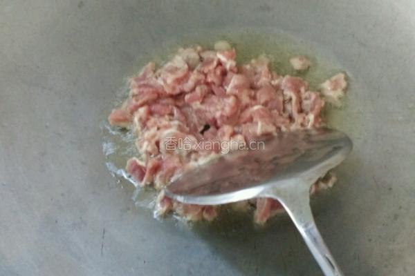 瘦肉炒韭菜花的做法图解5