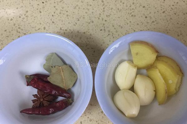 香菇炖羊肉的做法图解1