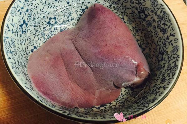 面酱爆猪肝的做法图解1