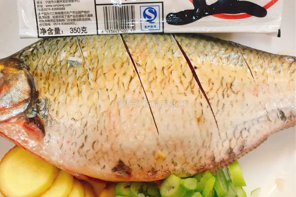 鳊鱼豆腐汤的做法图解1