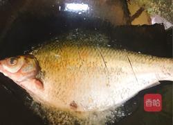 鳊鱼豆腐汤的做法图解2