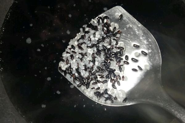 紫米粥的做法图解4