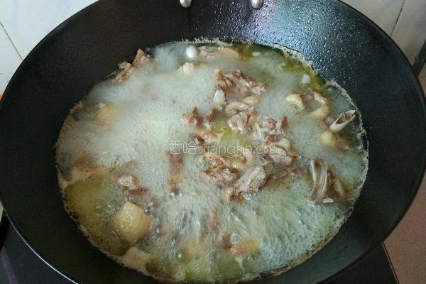 紫苏闷鸭的做法图解1