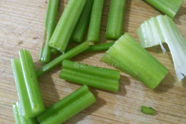 百合芹菜炒肉丝的做法图解3