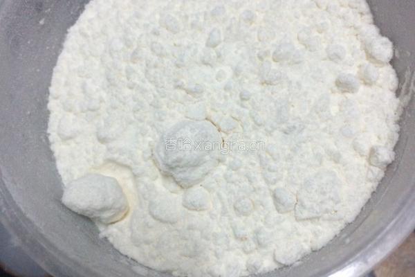电饭锅戚风蛋糕的做法图解1
