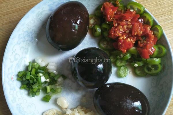 凉拌皮蛋的做法图解1