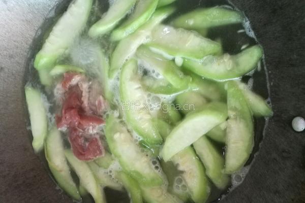 丝瓜瘦肉蛋花汤的做法图解3