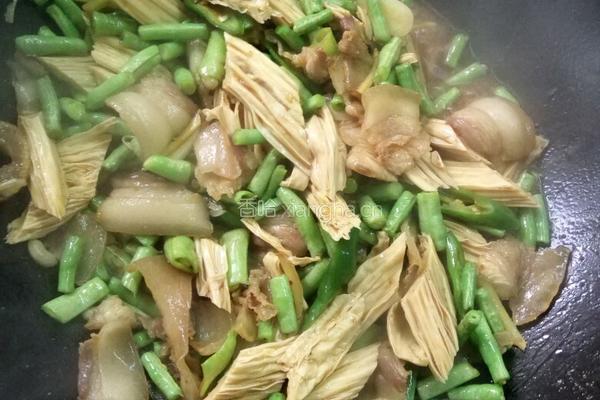 豆角腐竹炒肉片的做法图解6