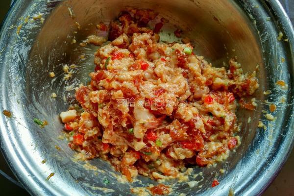 藕丁鲜肉酿香菇的做法图解6