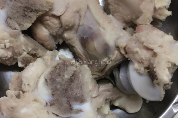 白芸豆海带筒骨汤的做法图解3