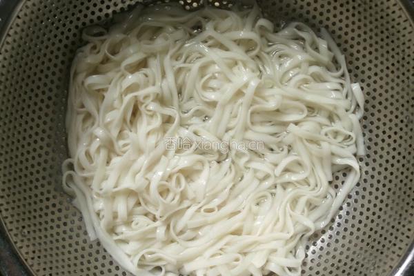 三鲜酱红椒鲜菇辣面（酱意面）的做法图解6
