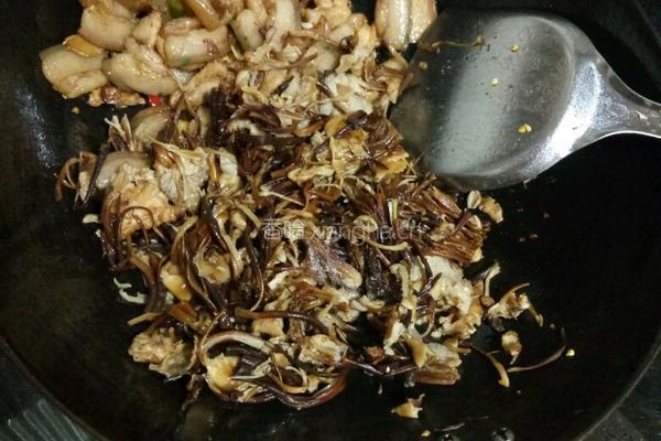 干茶树菇炒五花肉的做法图解4
