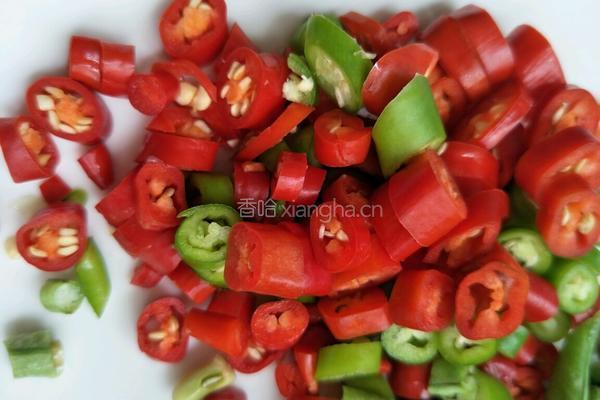 酱香豇豆肉丁炒辣椒的做法图解5