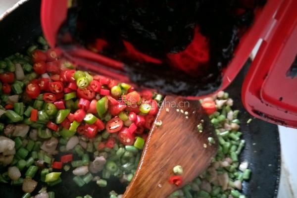 酱香豇豆肉丁炒辣椒的做法图解8
