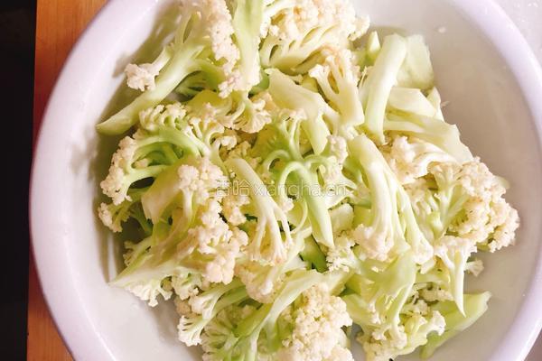 爆炒蒜泥花菜的做法图解1