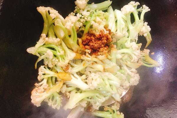 爆炒蒜泥花菜的做法图解5