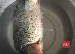 酸菜鱼的做法图解1