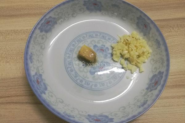 腐乳蒜蓉炒空心菜的做法图解2