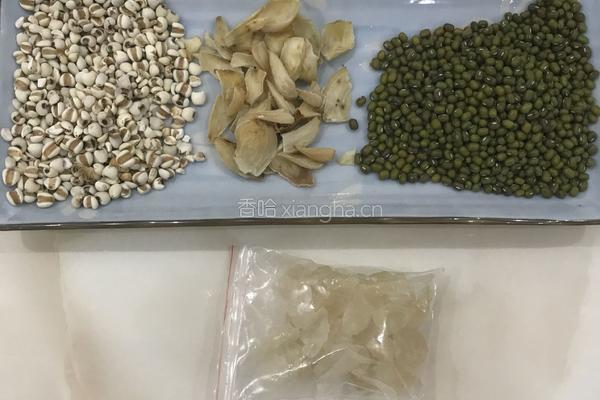 绿豆薏米百合汤的做法图解1